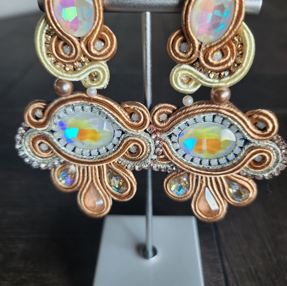 Earrings - Picture 3 of 16